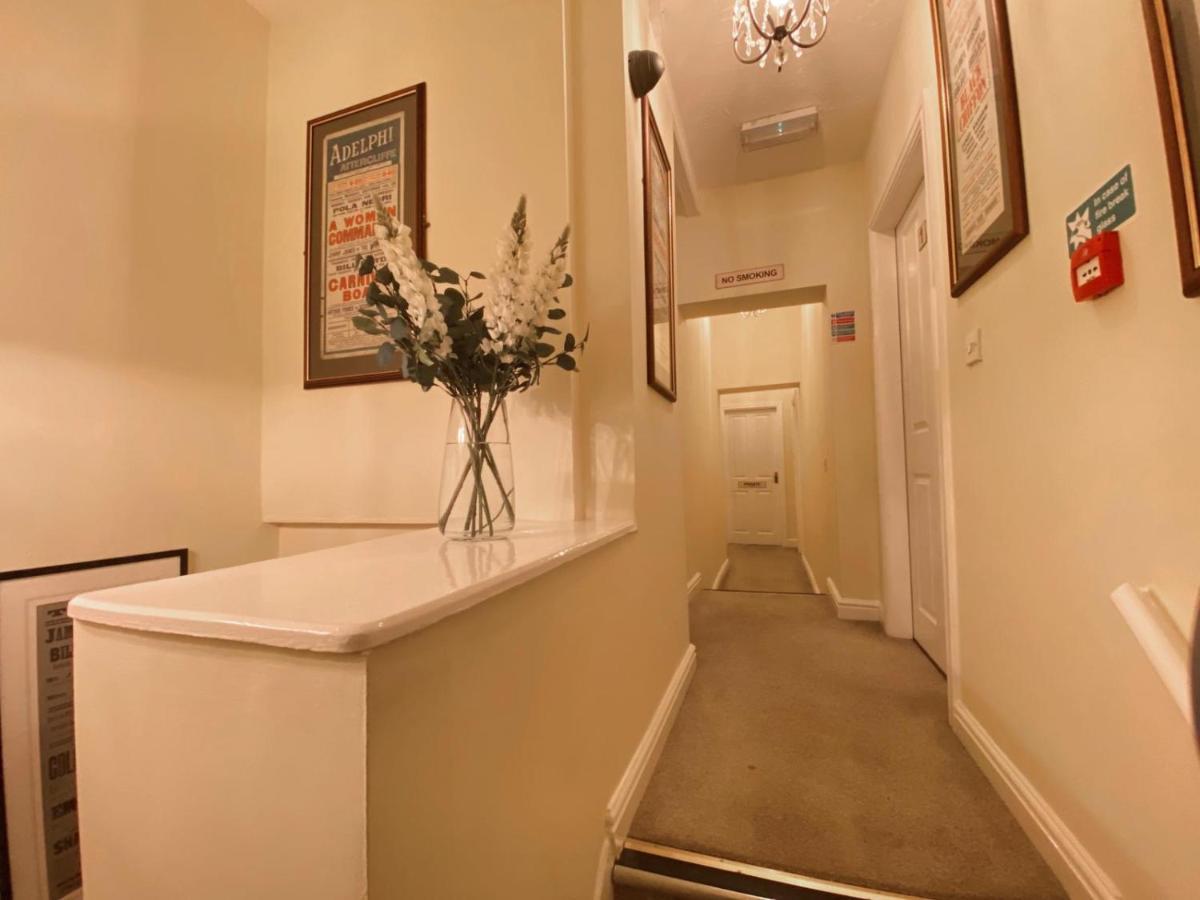 The Victoria Hotel Newcastle-under-Lyme Buitenkant foto
