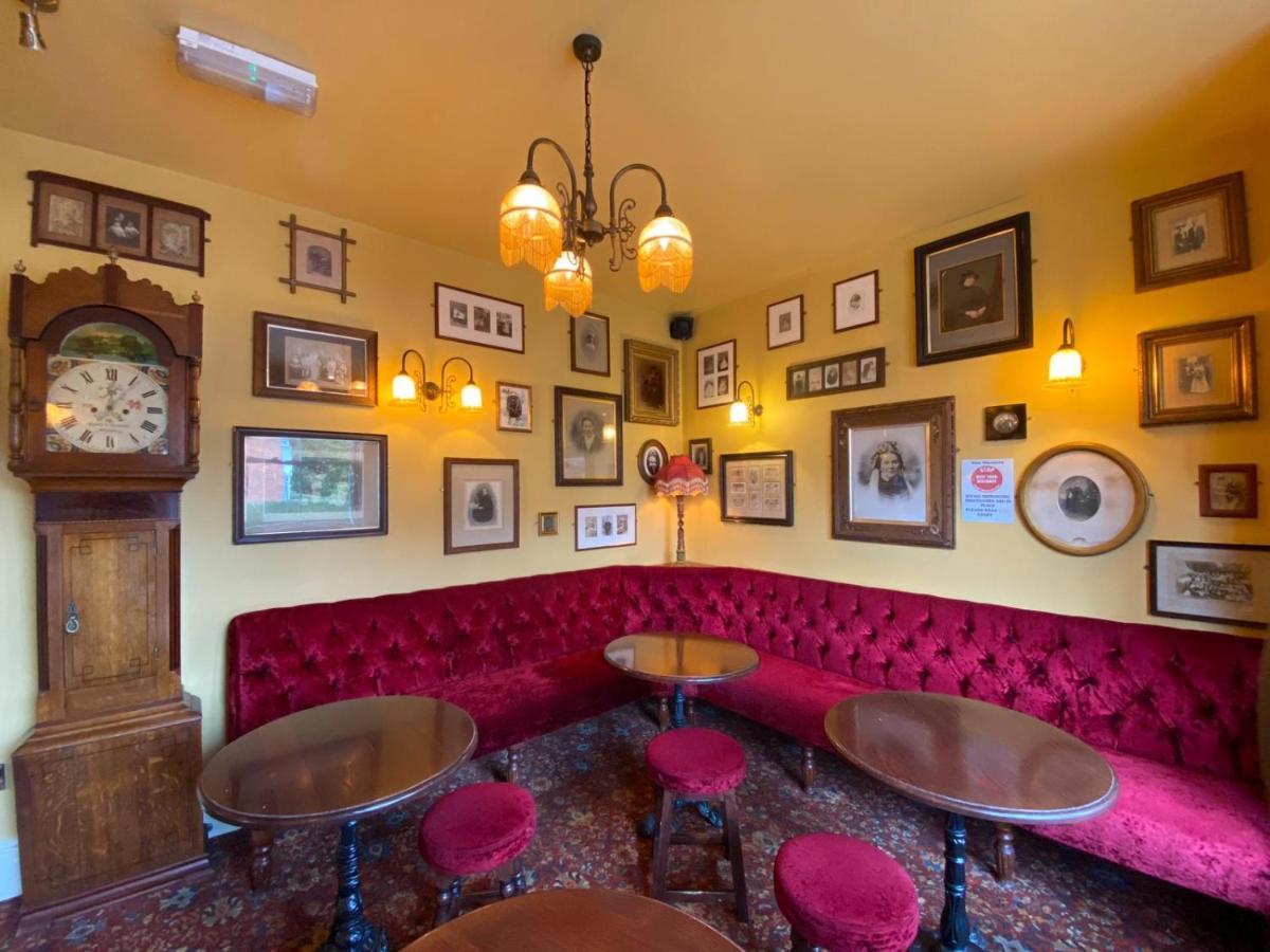 The Victoria Hotel Newcastle-under-Lyme Buitenkant foto