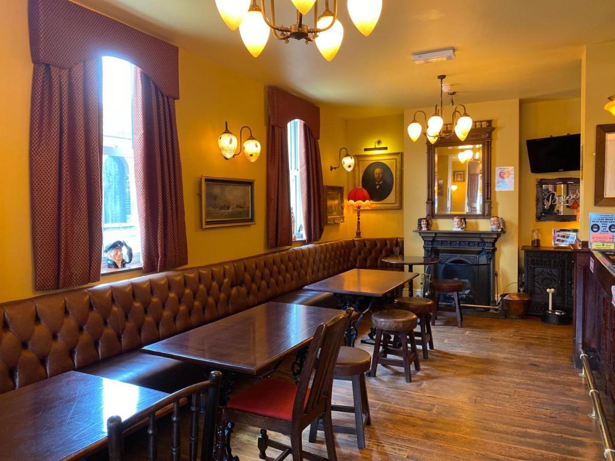 The Victoria Hotel Newcastle-under-Lyme Buitenkant foto