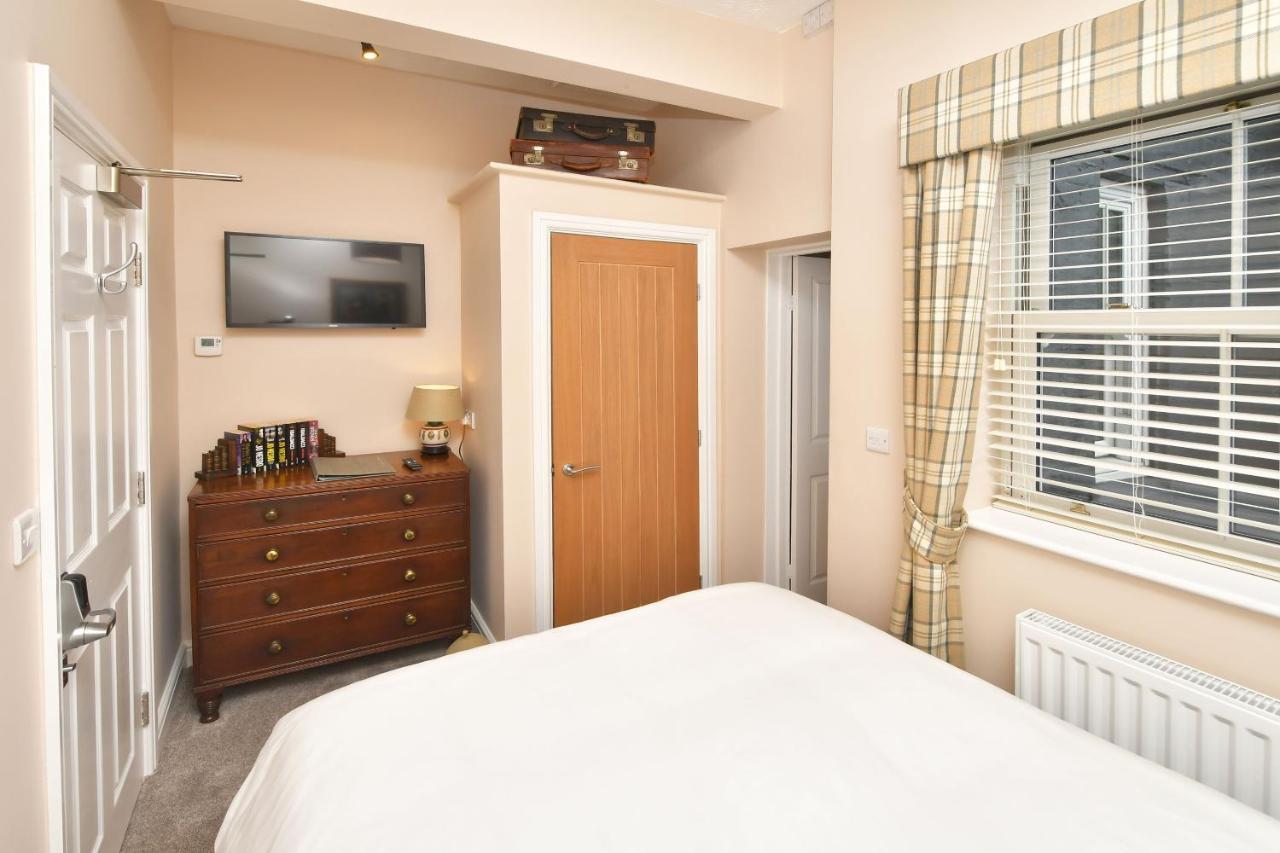 The Victoria Hotel Newcastle-under-Lyme Buitenkant foto